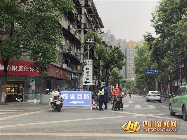 文翁路与锦里中路周边交通有新调整 记者实地探访早高峰通行情况