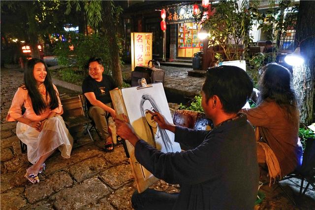 云南纳西族最早居住的古镇，比丽江古城清幽，茶马古道上重要集镇