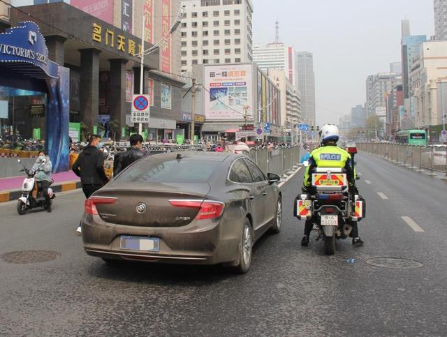郑州交警三大队集中开展交通违法整治行动