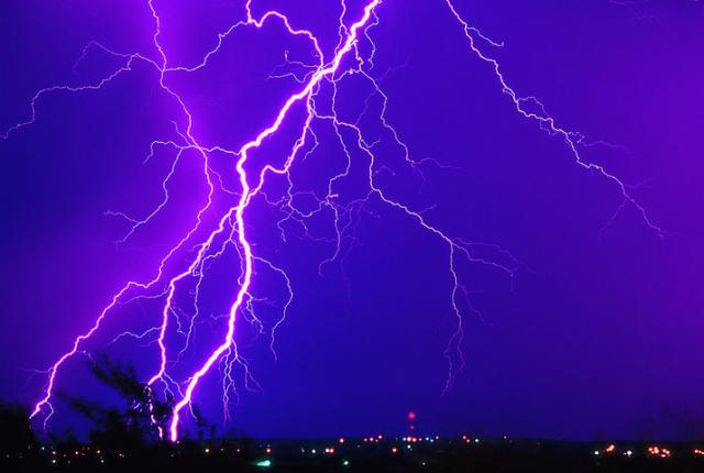 【气象科普知识】闪电释放的能量巨大，为什么不能利用发电？