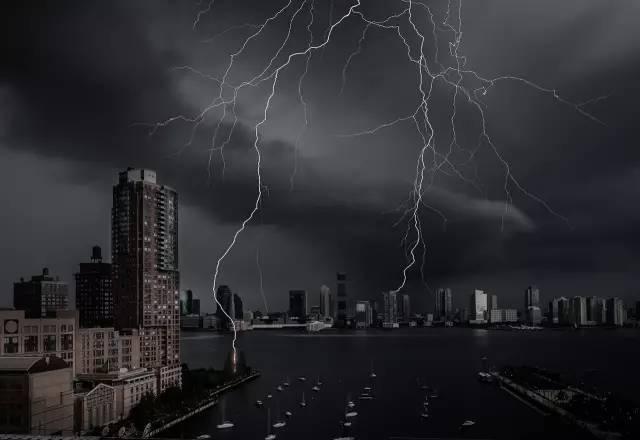 照片看世界;一组极为罕见的闪电照片及趣知识