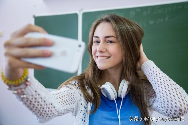 青少年健康问题:频繁使用社交媒体平台对青少年女孩们的健康影响