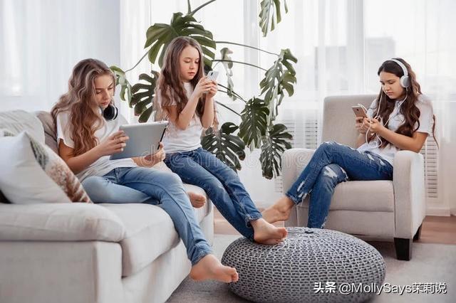 青少年健康问题:频繁使用社交媒体平台对青少年女孩们的健康影响