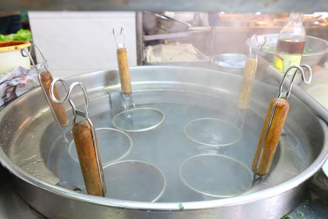 厦门这家小吃店,地道小吃一网打尽,像不像老国营食堂?