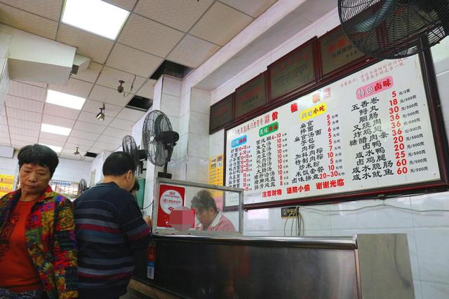 厦门这家小吃店,地道小吃一网打尽,像不像老国营食堂?