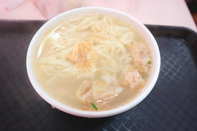 厦门这家小吃店,地道小吃一网打尽,像不像老国营食堂?