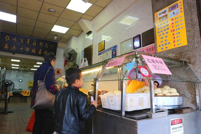厦门这家小吃店,地道小吃一网打尽,像不像老国营食堂?