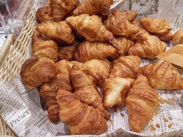 日本东京的肯德基自助餐厅,炸鸡等各种美食不限量