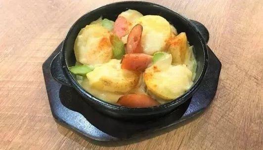 日本东京的肯德基自助餐厅,炸鸡等各种美食不限量