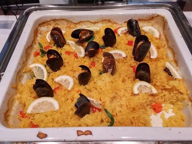 日本东京的肯德基自助餐厅,炸鸡等各种美食不限量