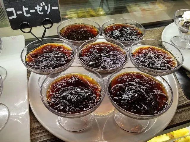 日本东京的肯德基自助餐厅,炸鸡等各种美食不限量