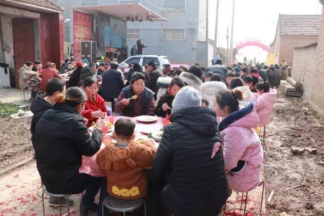 苏北农村参加喜宴:吃一顿大席饱三天