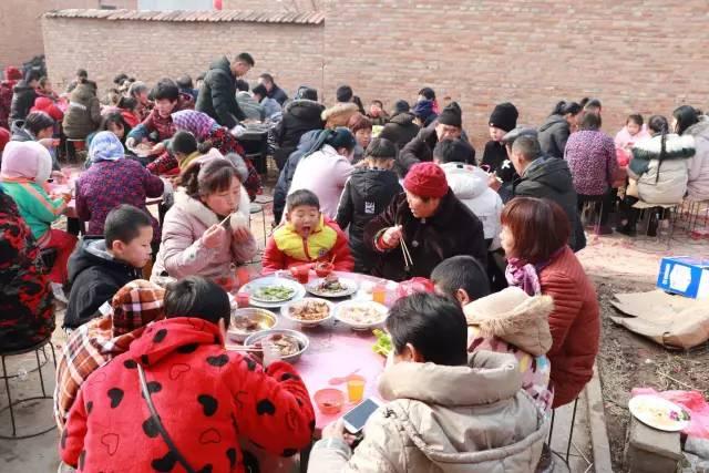 苏北农村参加喜宴:吃一顿大席饱三天