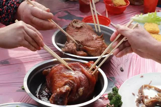 苏北农村参加喜宴:吃一顿大席饱三天