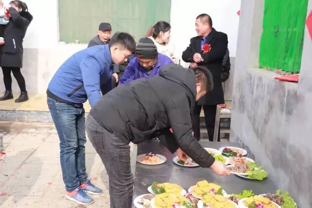 苏北农村参加喜宴:吃一顿大席饱三天