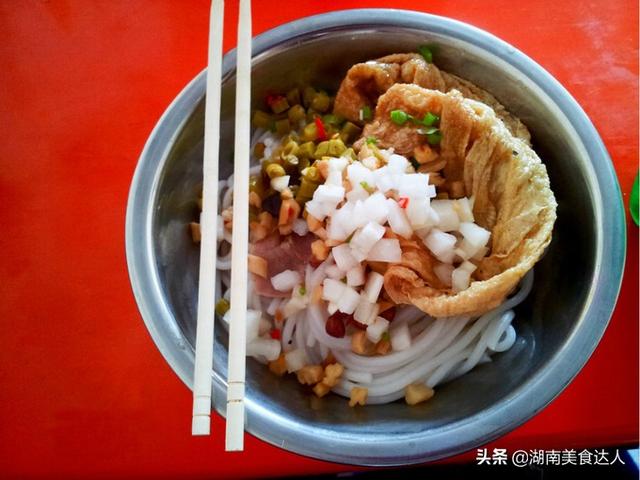 谁说桂林只有山水甲天下，当地4种特色美食，游客吃了停不下筷