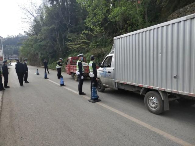 普定交警开展道路交通违法整治行动,严打绝不手软
