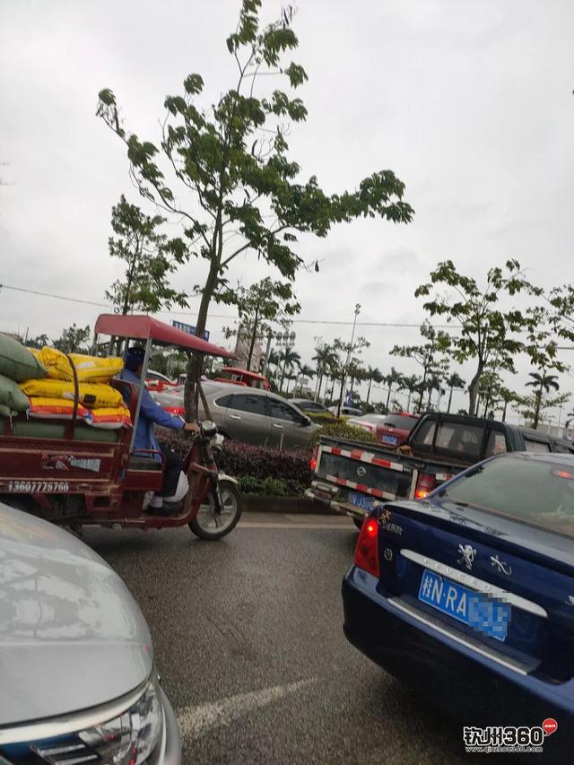 清明一大早!金海湾大道钦州西方向大塞车,还有这些路段交通管制