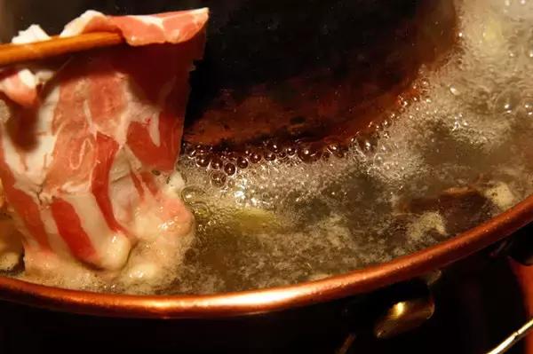 老北京人最爱吃的10大传统美食，一见到的人，都流口水了