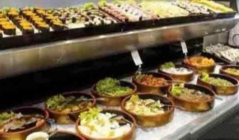 日本游客来中国吃自助引热议,大鱼大肉一口不动,只吃便宜货