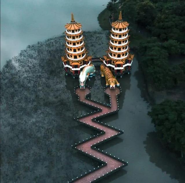 亚洲最“疯狂”的5座建筑，乐山大佛上榜，看到泰国的：神奇。