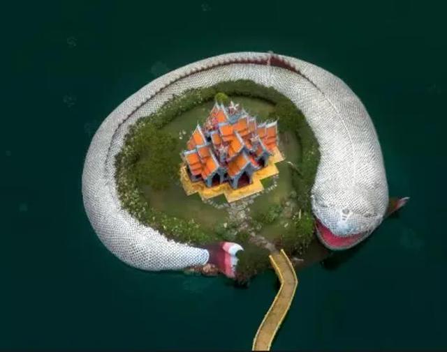 亚洲最“疯狂”的5座建筑,乐山大佛上榜,看到泰国的:神奇。