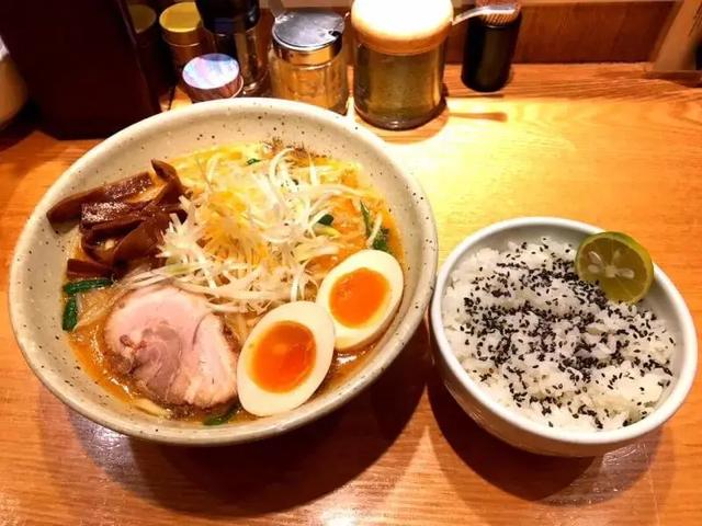 其实,对于日本人来说,“B级美食”才是大受欢迎的国民美食!