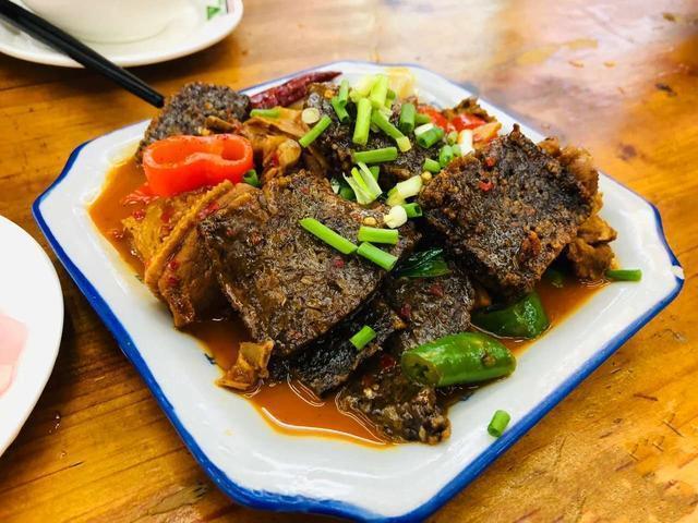 游凤凰古城,与夜景一样迷人的,还有这些美食