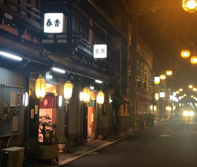 日本最受欢迎景点,四周都被石墙隔开,却汇集全国漂亮女孩