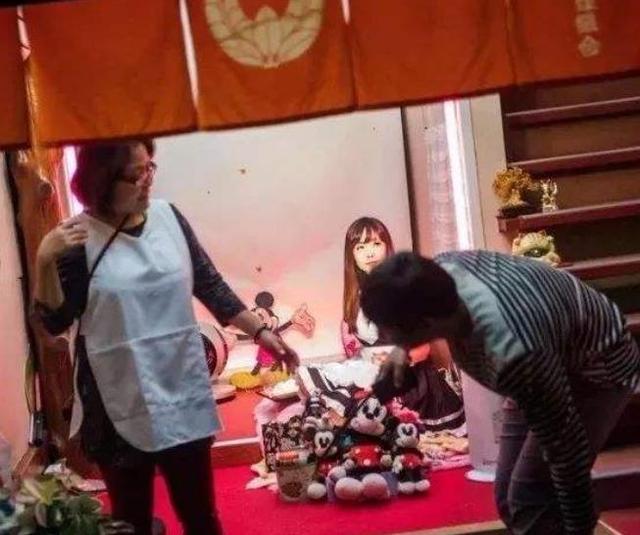 日本最受欢迎景点,四周都被石墙隔开,却汇集全国漂亮女孩