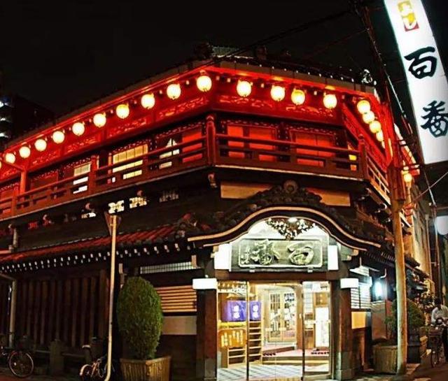 日本最受欢迎景点,四周都被石墙隔开,却汇集全国漂亮女孩
