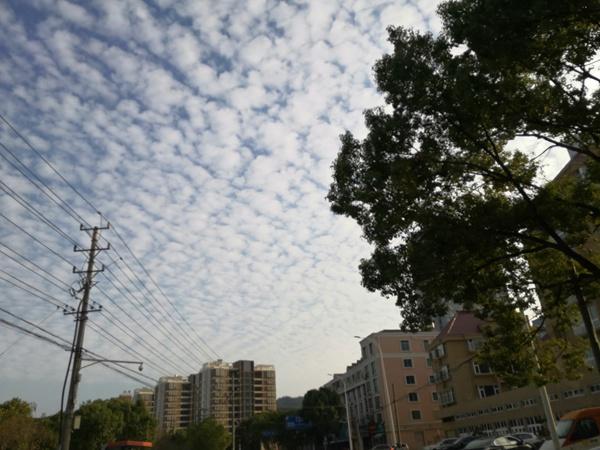 浙江温岭现地震云；地震云预测地震准确吗？