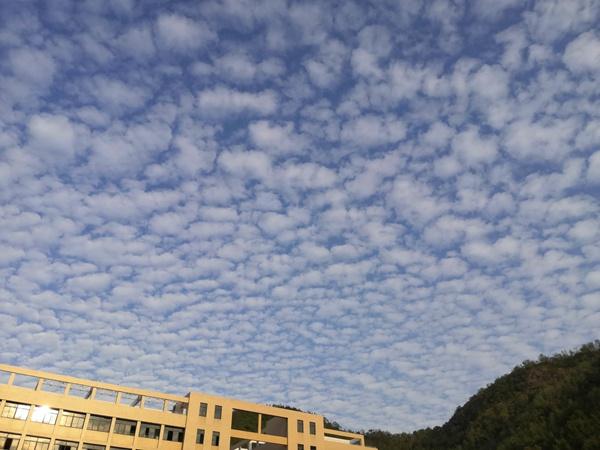 浙江温岭现地震云;地震云预测地震准确吗?