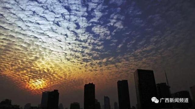 多名网友称拍到“地震云”?气象专家:没有半点关系