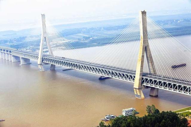 中国桥梁之都，拥有11座长江大桥