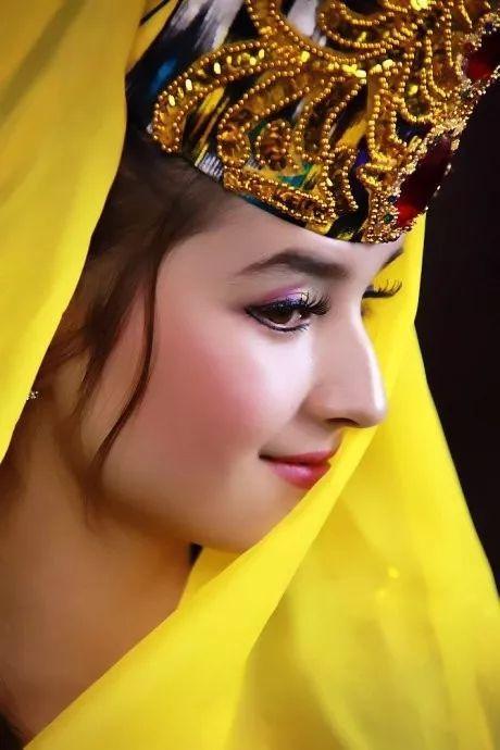 中国唯一一个金发美女聚集地，接壤3国，从不和外族通婚