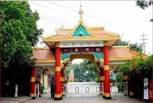 中国唯一“一村两国”的村子,上厕所都要拿护照,网友:我太难