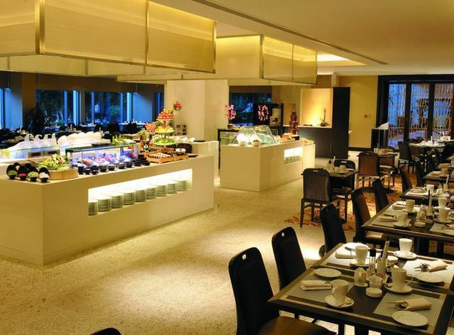 日本游客来中国吃自助餐,不吃海鲜不吃蔬菜,可把老板高兴坏了