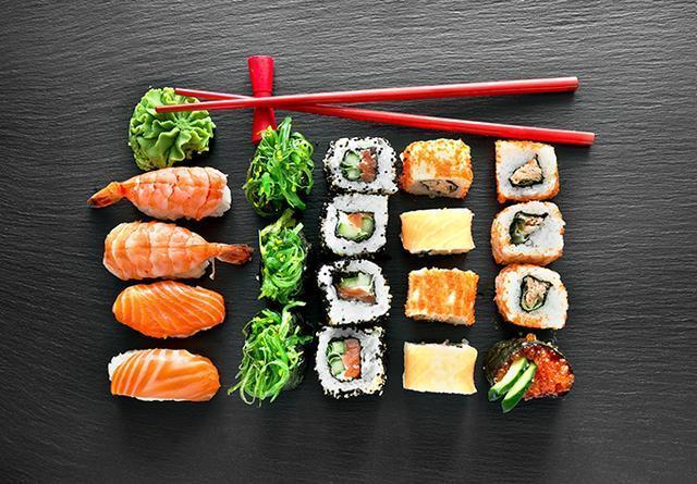 日本游客来中国吃自助餐,不吃海鲜不吃蔬菜,可把老板高兴坏了