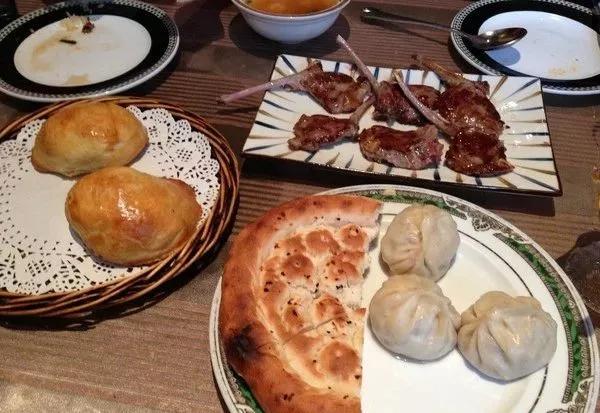 新疆美食太多太多,就是为了吃也值得去一次,何况还有那么多美景