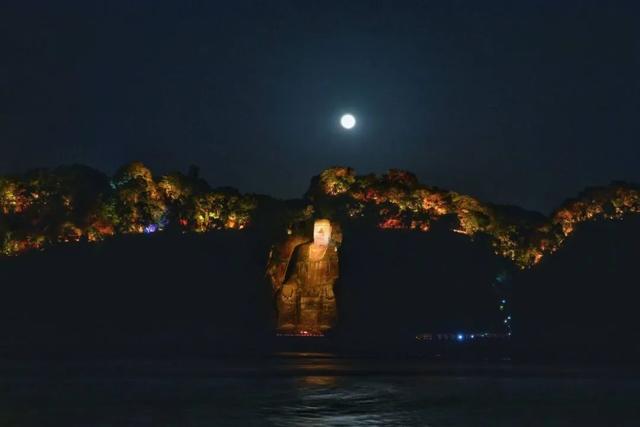 又大又亮又圆!全年最大“超级月亮”如约而至