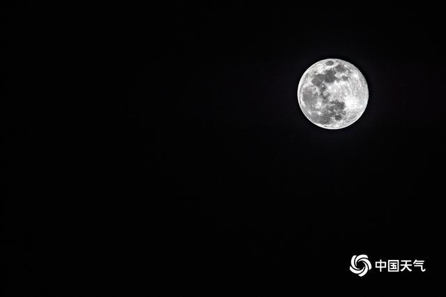 四川雅安：超级月亮现身天宇