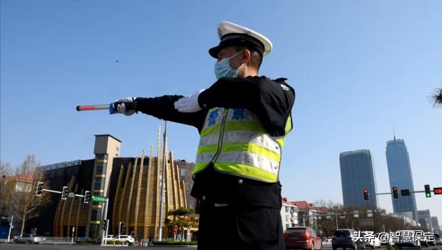 交通违法还能做选择题? 保定公安交警人性化执法,治理行人、非机动车交通违法推出“五选一”套餐!