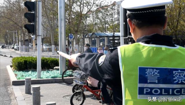 交通违法还能做选择题? 保定公安交警人性化执法,治理行人、非机动车交通违法推出“五选一”套餐!