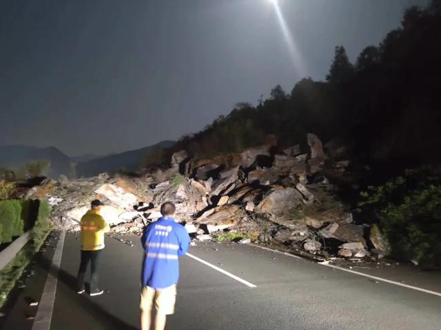 突发!武深高速株洲段发生大面积塌方,交通中断!(附详细绕行线路)