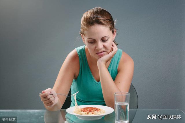 湿气重的人,大多会有4个“身体特征”,稍微留意下就能察觉