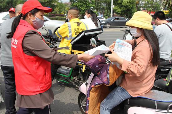 眉山市交警直属一大队文明交通志愿服务在行动