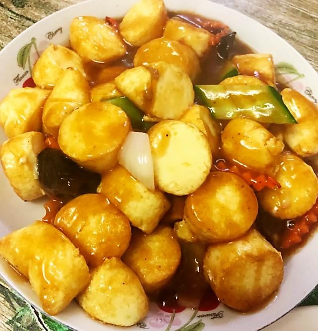 一家来扒拉大米饭的店,家里的味道。