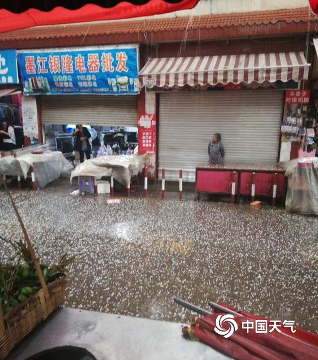 云南墨江久旱逢甘霖 雨水滋润干渴大地