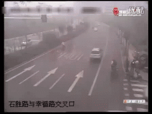 交通安全——20张车祸现场动图,每一张都触目惊心!